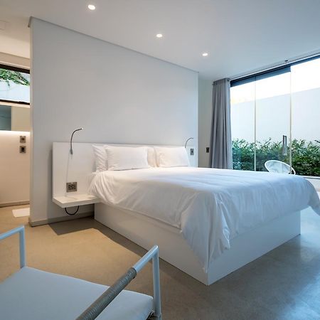 Отель Livega House Виндхук Экстерьер фото