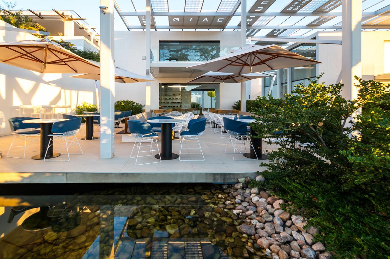 Отель Livega House Виндхук Экстерьер фото