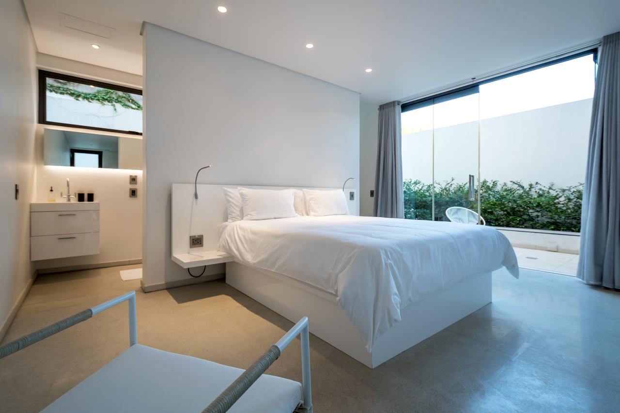 Отель Livega House Виндхук Экстерьер фото