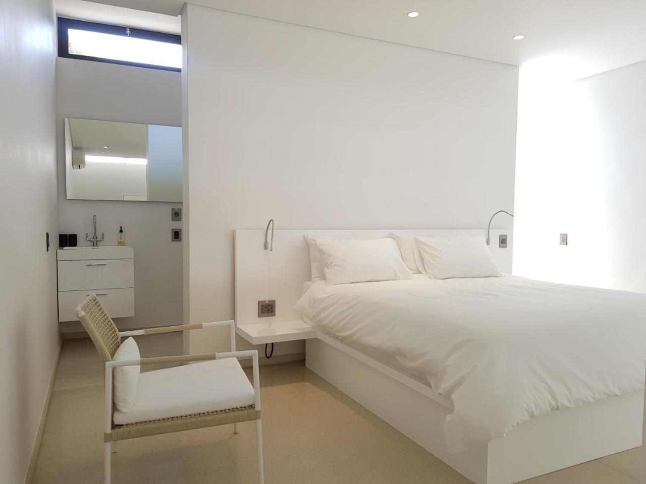 Отель Livega House Виндхук Экстерьер фото